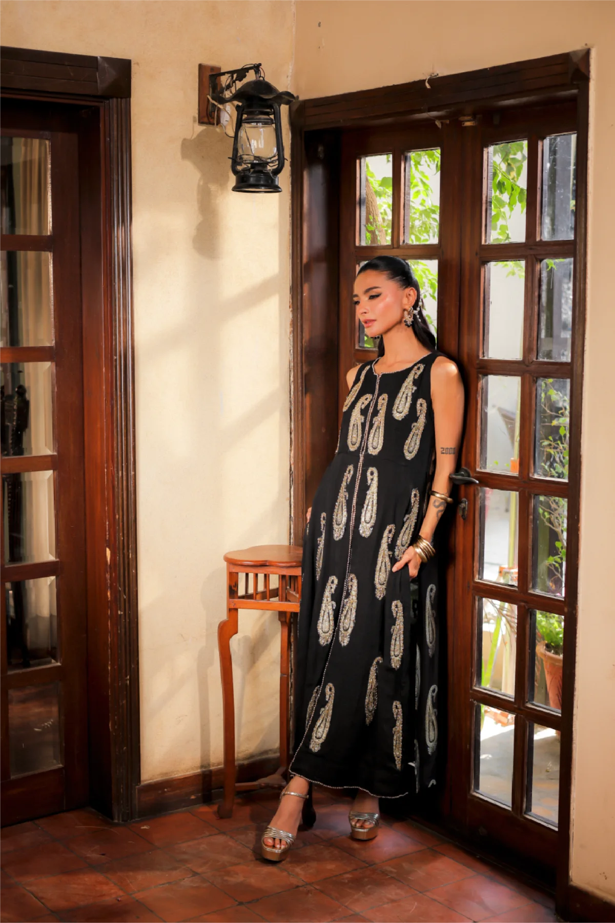 Midnight Paisley Elegance