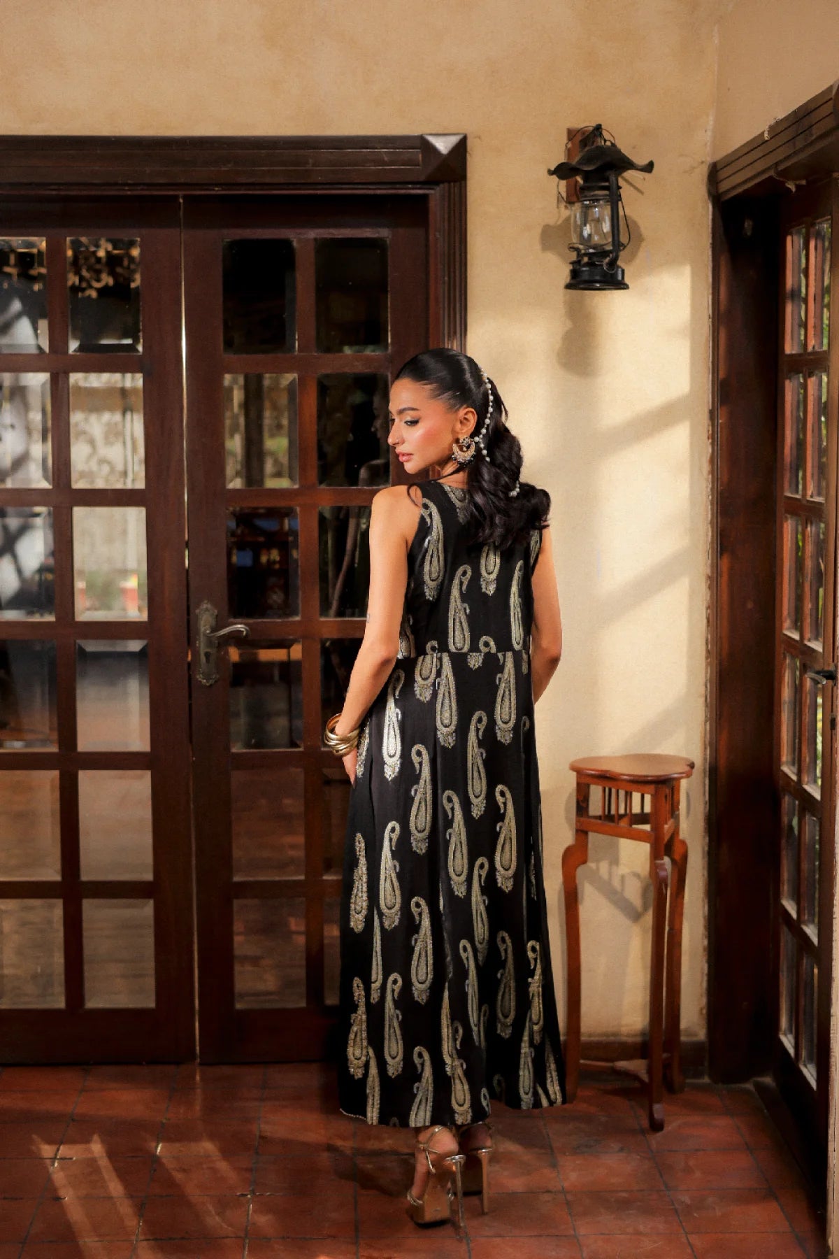Midnight Paisley Elegance